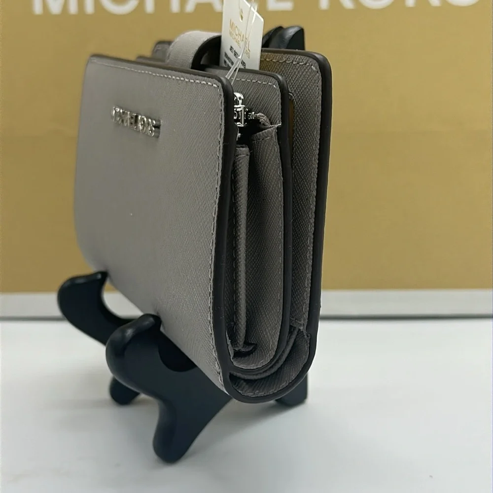 MICHAEL KORS Medium Saffiano Leather Bifold Zip CN Wallet PEARL GREY